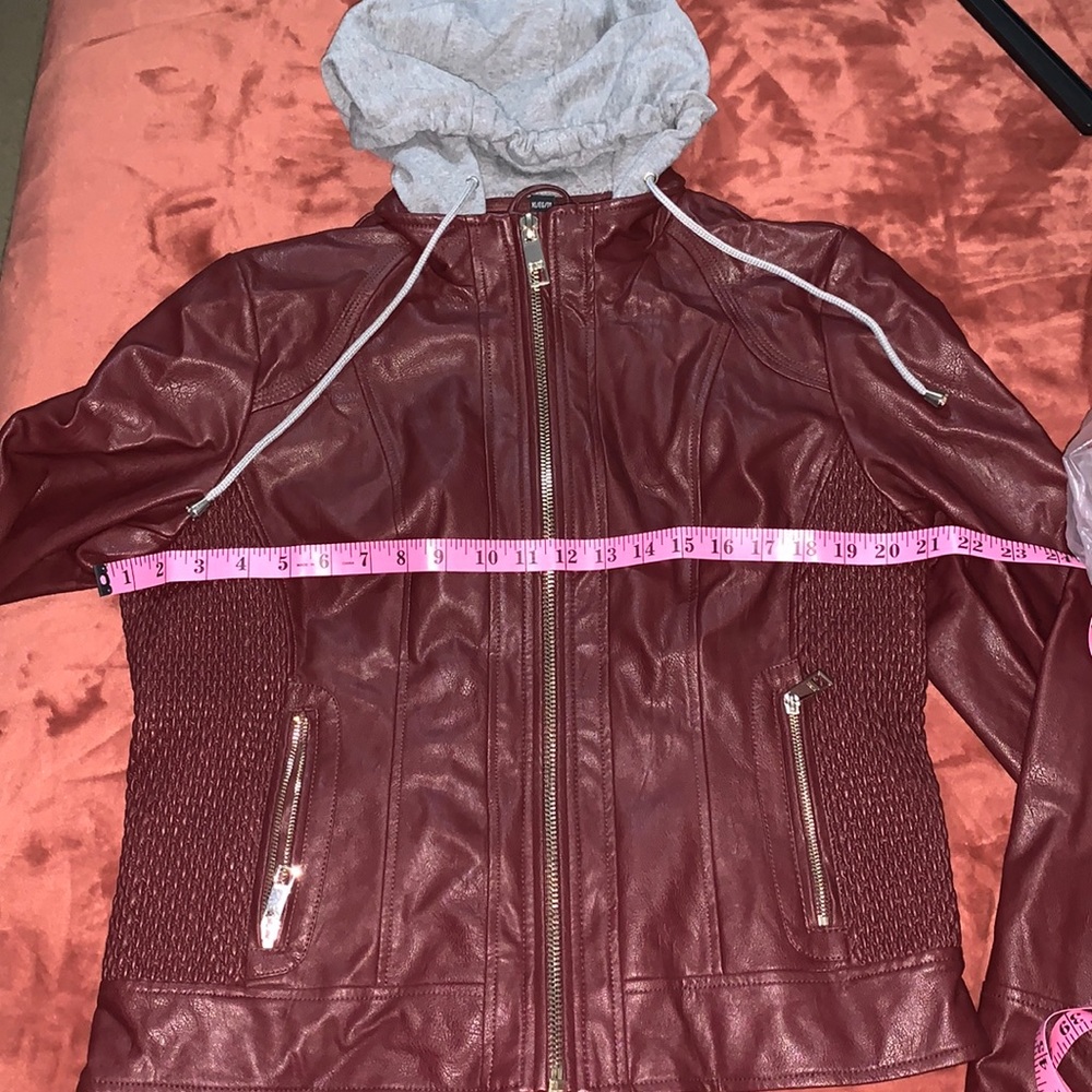 BNWT GUESS  hooded burgundy jacket.XL